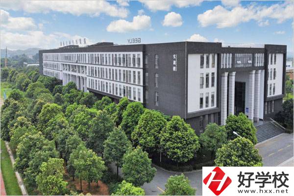 湘潭吉利職校是公辦的還是民辦的？