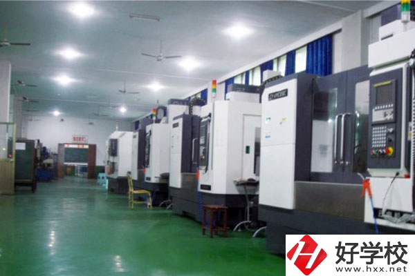 湖南兵器工業(yè)高級技工學校入學要注意什么？學費多少？