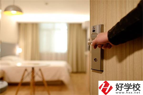 郴州有開設(shè)護(hù)理專業(yè)的中職嗎？哪些專業(yè)開設(shè)較多？