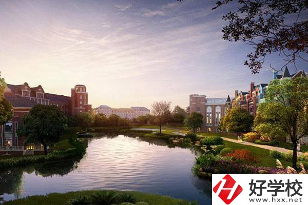 長沙市拔萃中等職業(yè)學(xué)校環(huán)境怎么樣？是公辦還是民辦？