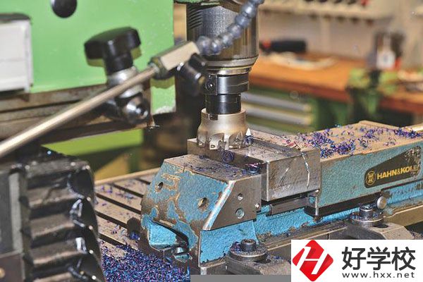 在婁底讀中職學(xué)校學(xué)什么專業(yè)比較好？