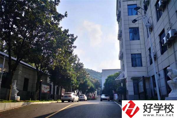 湖南有國家正規(guī)民辦技校嗎？民辦技校真的不值得讀嗎？