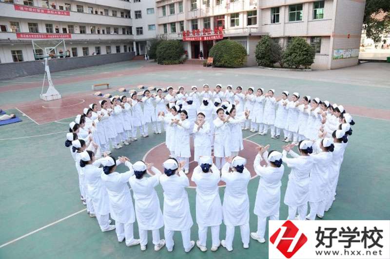 懷化啟航衛(wèi)生學(xué)?；@球場(chǎng)