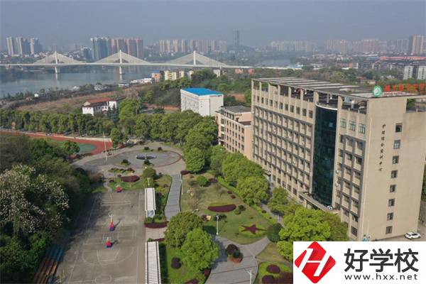 在衡陽學(xué)護(hù)理有職校推薦嗎？護(hù)理專業(yè)好就業(yè)嗎？