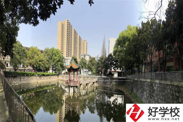 邵陽工業(yè)學(xué)校的地址在哪里？有哪些乘車路線？