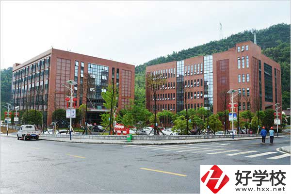 安化縣職業(yè)中專學(xué)校有哪些重點(diǎn)專業(yè)可以學(xué)習(xí)？
