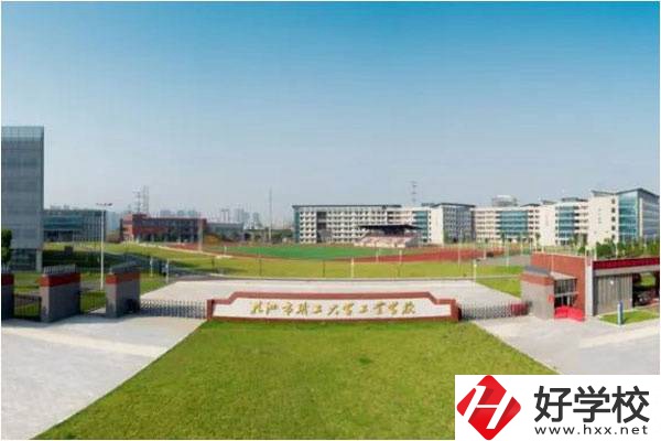 株洲市工業(yè)中等專業(yè)學(xué)校大門(mén)