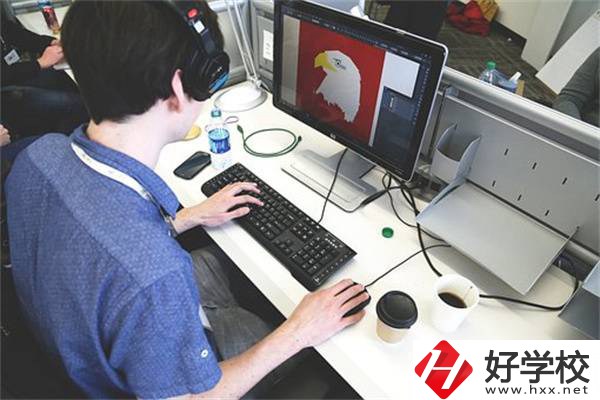 湖南初中生讀職校學(xué)什么專業(yè)比較好？哪個(gè)專業(yè)好考公？