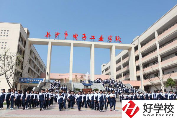 長(zhǎng)沙電子工業(yè)學(xué)校有哪些特色專(zhuān)業(yè)？