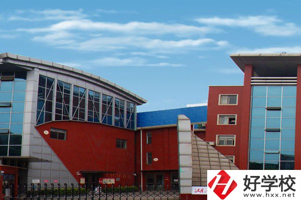 湖南長(zhǎng)沙藝術(shù)學(xué)校食堂環(huán)境怎么樣？