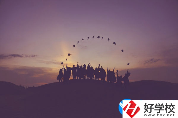 湘潭交通職業(yè)學(xué)校學(xué)費(fèi)貴不貴，宿舍怎么樣？