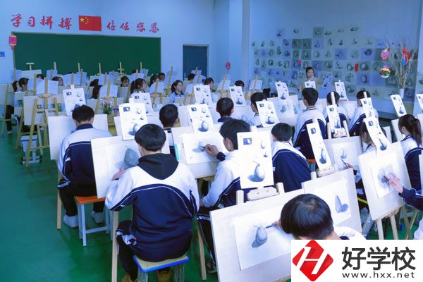 長沙鴻箐職業(yè)中專學校實訓室