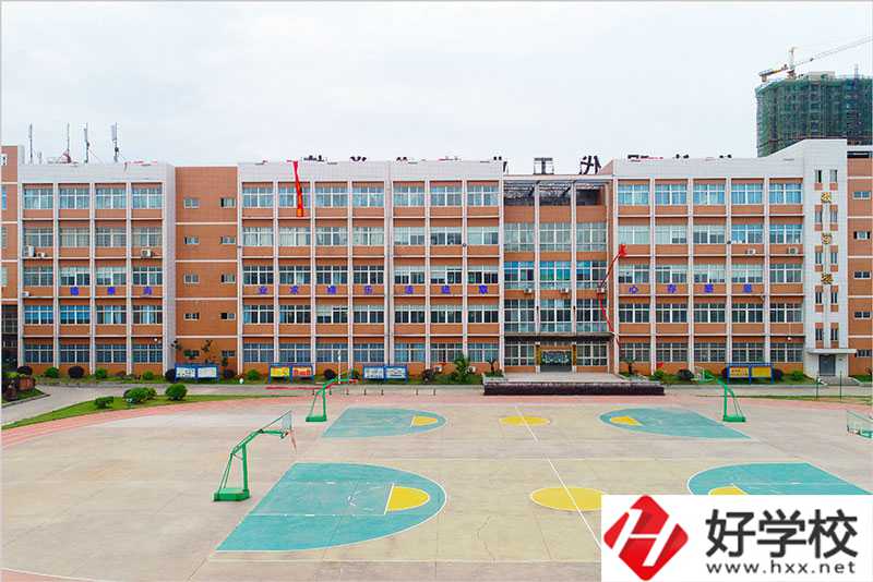 初中畢業(yè)讀湖南健康學(xué)校怎么樣？有哪些專業(yè)？