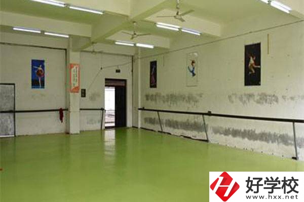 張家界旅游學校開設了哪些熱門專業(yè)？