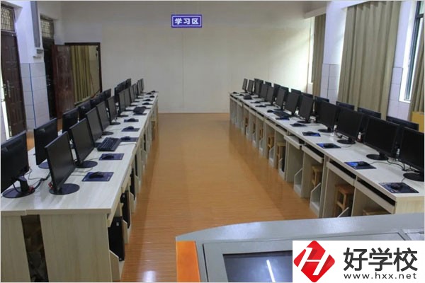 通道縣職業(yè)中等專業(yè)學校在哪？學費需要多少？