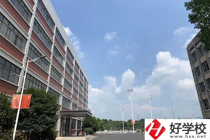 益陽機(jī)械工業(yè)職業(yè)學(xué)校有些什么專業(yè)？就業(yè)優(yōu)勢如何？