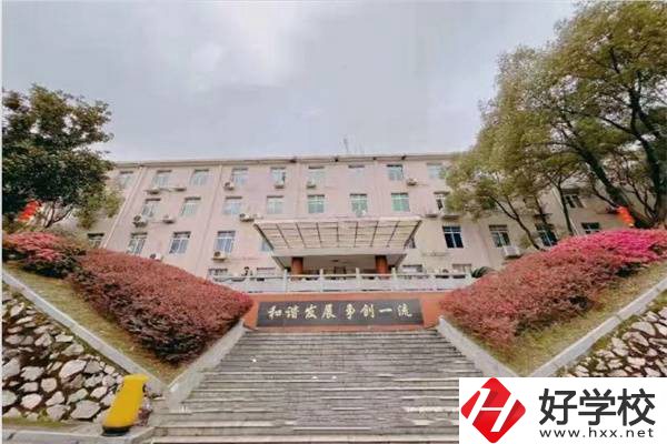 長(zhǎng)沙有哪些中專接收轉(zhuǎn)學(xué)生？轉(zhuǎn)學(xué)后可以換專業(yè)嗎？