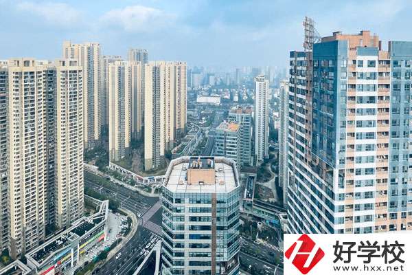 株洲哪些中專有商務(wù)英語專業(yè)？