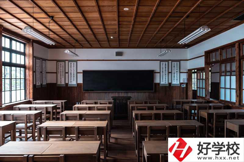 湖南省澧縣職業(yè)中專學校有哪些專業(yè)？學費貴不貴？6.jpg