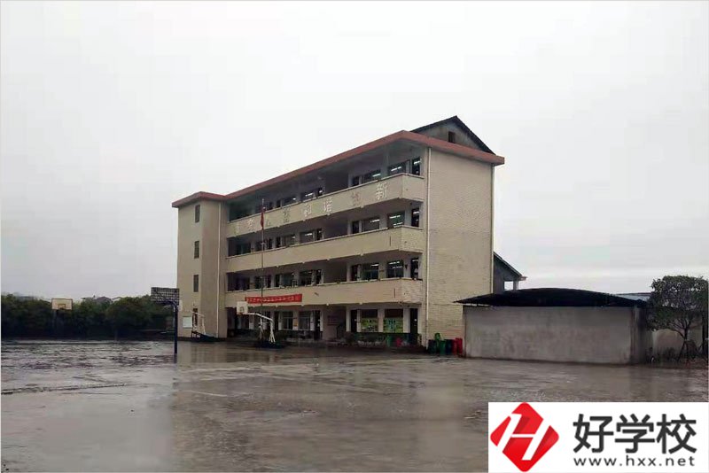 張家界僑輝技術(shù)學(xué)校宿舍情況怎樣？值不值得報(bào)？