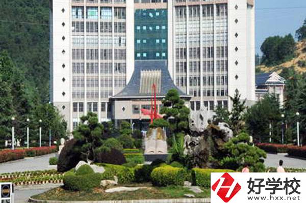 湘西州經(jīng)濟(jì)貿(mào)易學(xué)校是民辦還是公辦的？學(xué)校設(shè)施如何？
