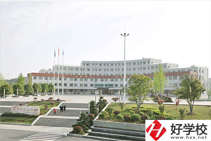 隆回縣職業(yè)中專學校宿舍條件怎么樣？地址在哪里？
