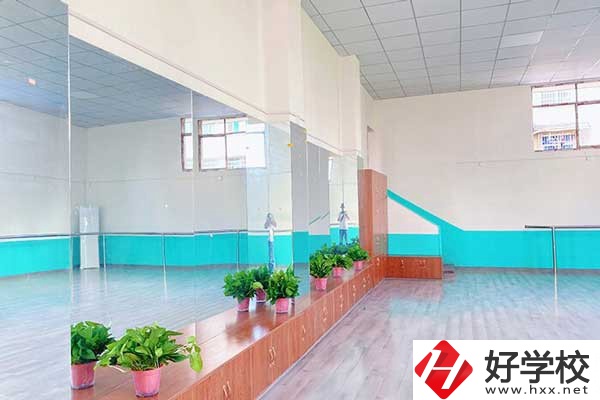 婁底市藝術職業(yè)學院有哪些專業(yè)？學費是多少？