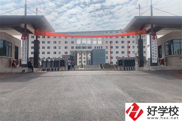 衡陽哪些學(xué)?？梢詫W(xué)美容美發(fā)？好就業(yè)嗎？
