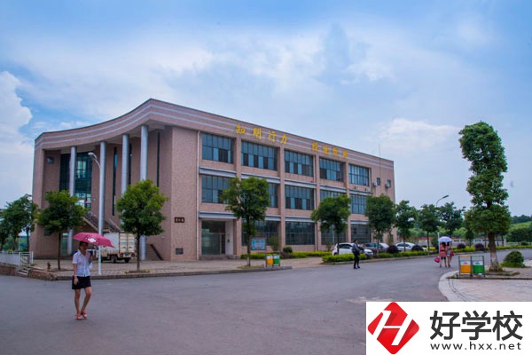 寧鄉(xiāng)市職業(yè)中專學校的師資力量如何？有辦學優(yōu)勢嗎？