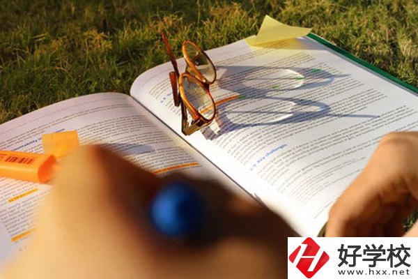 婁底職業(yè)技術(shù)學(xué)院有哪些專業(yè)？學(xué)費(fèi)貴不貴？