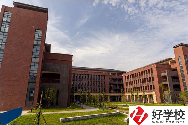 常德財經中等專業(yè)學校怎么樣？學校規(guī)模大嗎？