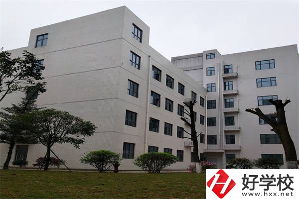 長沙有哪些中專接收轉學生？轉學后可以換專業(yè)嗎？