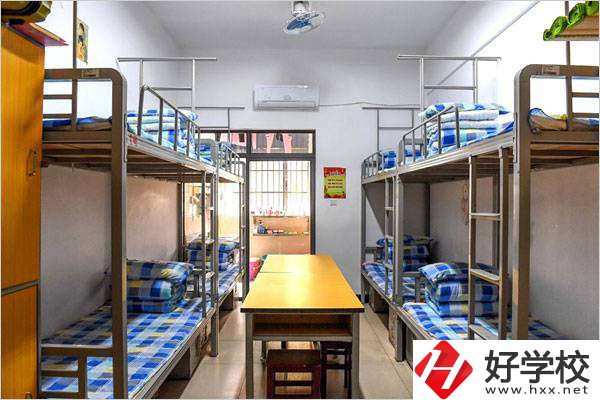 長沙財(cái)經(jīng)學(xué)校的宿舍條件怎么樣？住宿費(fèi)是多少？