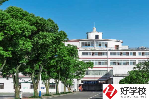 益陽(yáng)市綜合職業(yè)中專(zhuān)好不好？校園環(huán)境怎么樣？