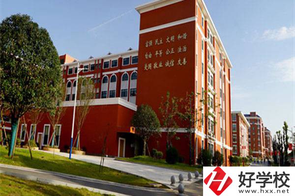 湖南醫(yī)藥職業(yè)中等專業(yè)學(xué)校的招生專業(yè)有哪些？學(xué)費貴不貴？
