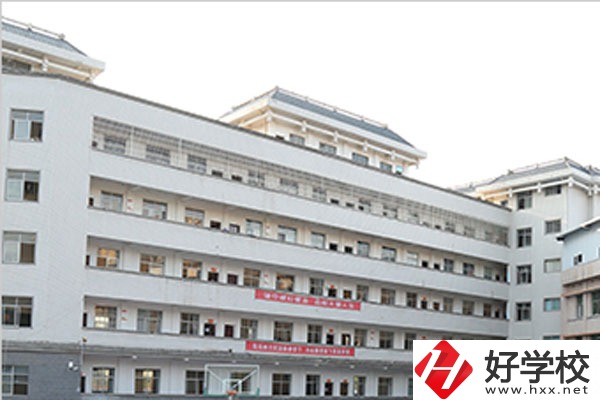 懷化有學(xué)習(xí)護(hù)理專業(yè)的中專學(xué)校嗎？學(xué)制是幾年？