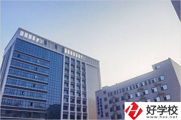 湖南辦學(xué)條件好的民辦技校有哪些？學(xué)費(fèi)多少錢一年？