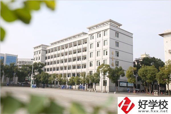 益陽師范學?？诒趺礃?？有些什么專業(yè)推薦？