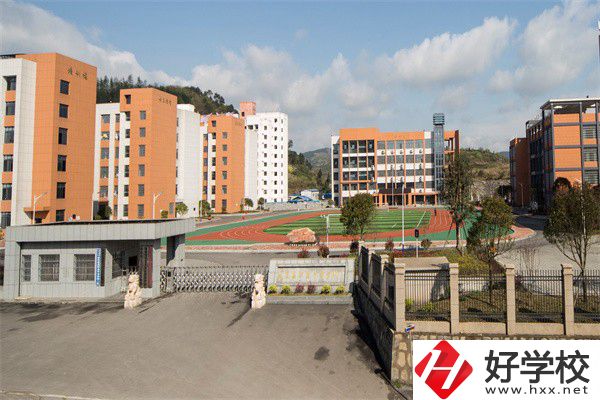 湖南省鳳凰縣有哪些中專？辦學(xué)特色是什么？