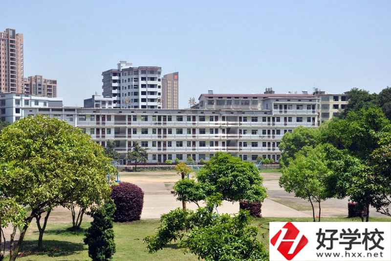 湖南省耒陽師范學(xué)校宿舍環(huán)境以及食堂環(huán)境怎么樣？
