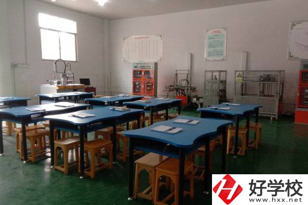 湘西涉外經(jīng)濟職業(yè)學校辦學條件怎么樣？有哪些特色專業(yè)？
