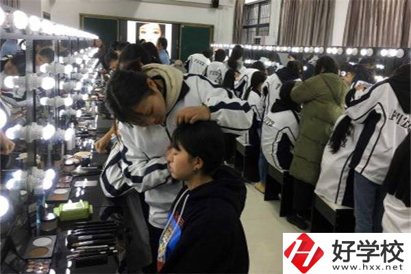 湘西有哪些學美發(fā)的中職學校？專業(yè)好就業(yè)嗎？