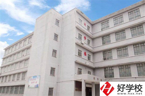 中鋼集團衡陽重機技工學(xué)校是公辦還是民辦？學(xué)費是多少？