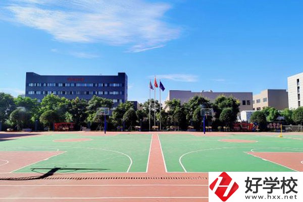想學(xué)新媒體運營專業(yè)，長沙有合適的中職學(xué)校嗎？