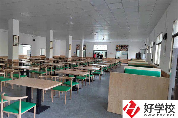 益陽哪些中職學(xué)校開設(shè)音樂相關(guān)專業(yè)？學(xué)費貴不貴？