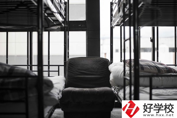 桂東縣職業(yè)技術(shù)教育學(xué)校招生辦電話是多少？