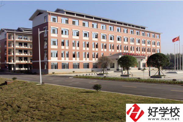 長沙市湘都中等職業(yè)學校學生宿舍有空調(diào)嗎？