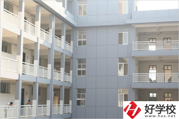 張家界有沒(méi)有招往屆生、插班生、轉(zhuǎn)學(xué)生的職校？