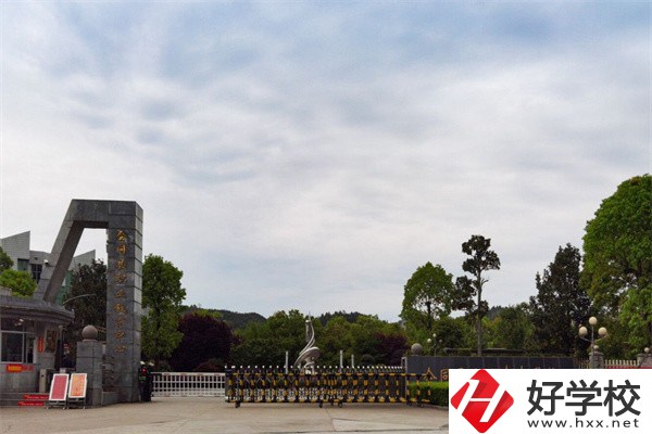 在懷化想學(xué)美術(shù)可以去什么中職？開(kāi)設(shè)有什么專(zhuān)業(yè)？