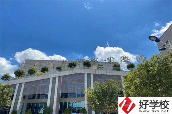 在湖南想學聲樂有什么學校推薦？聲樂專業(yè)好學嗎？